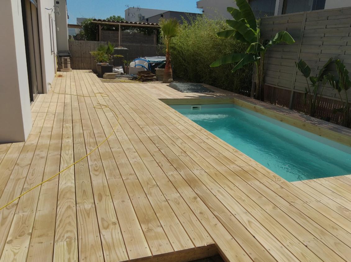 Terrasse bois, piscine 